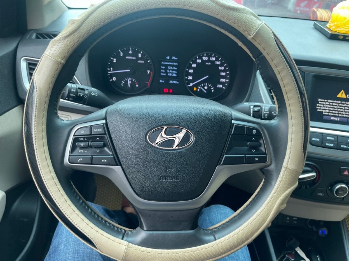 Hyundai Accent 2020 - Xe màu trắng