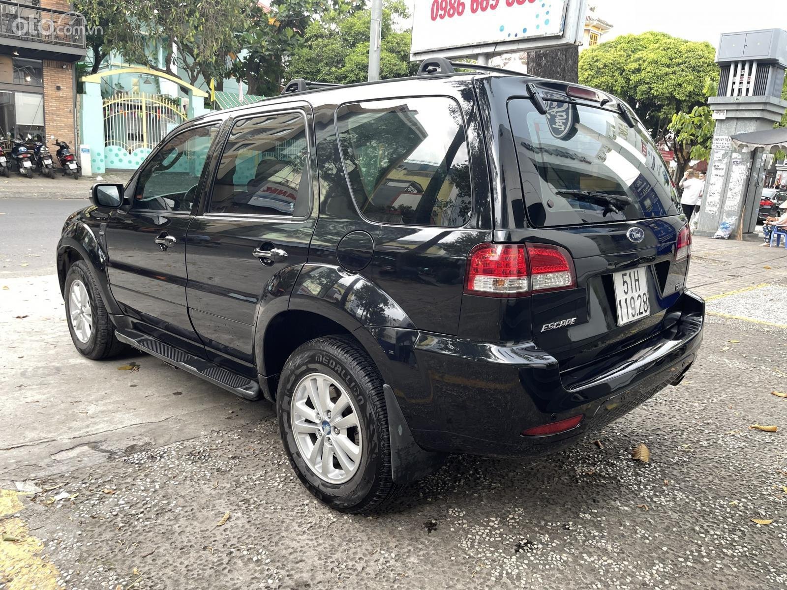 Ford Escape 2012 - Xe màu đen, 365 triệu