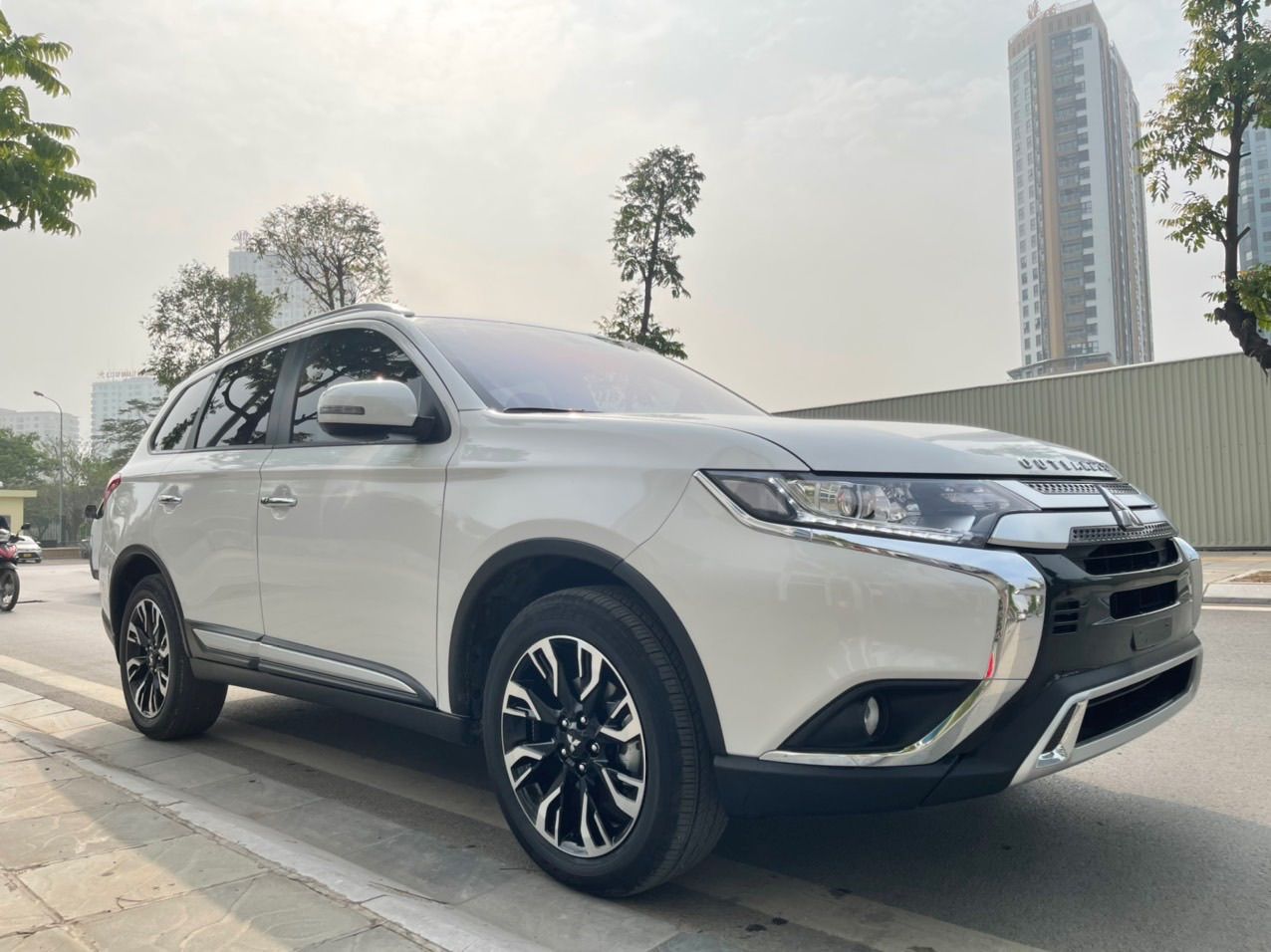 Mitsubishi Outlander 2021 - Đăng ký lần đầu 2021 ít sử dụng giá tốt 809tr