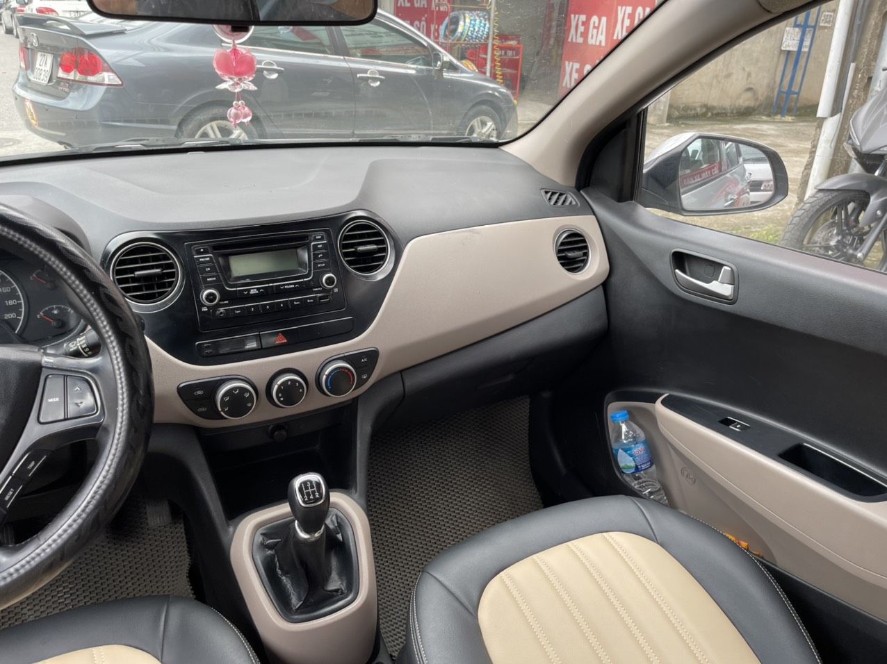 Hyundai Grand i10 2014 - Xe màu bạc