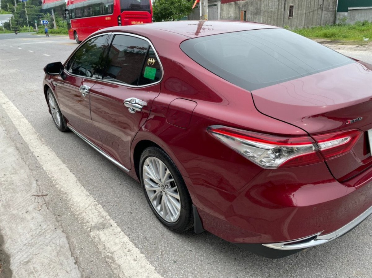 Toyota Camry 2020 - Màu đỏ, xe nhập