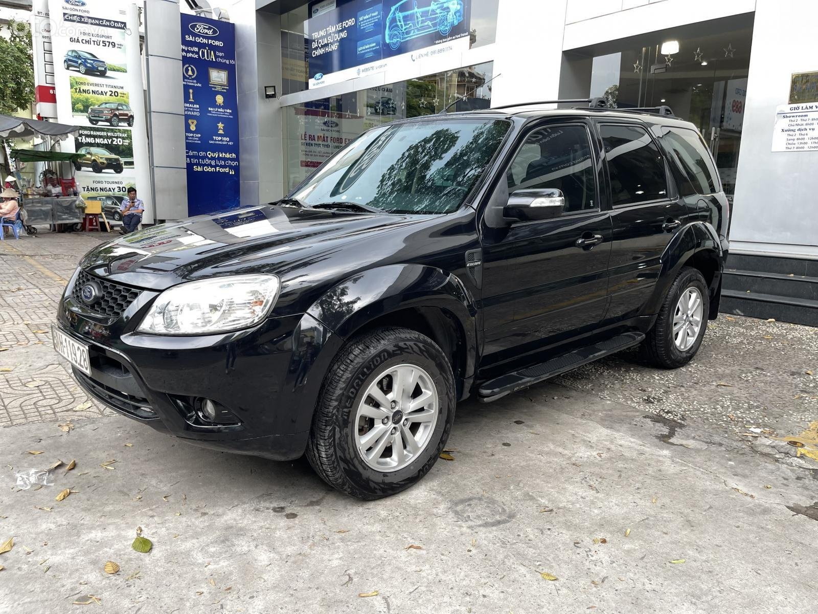 Ford Escape 2012 - Xe màu đen, 365 triệu