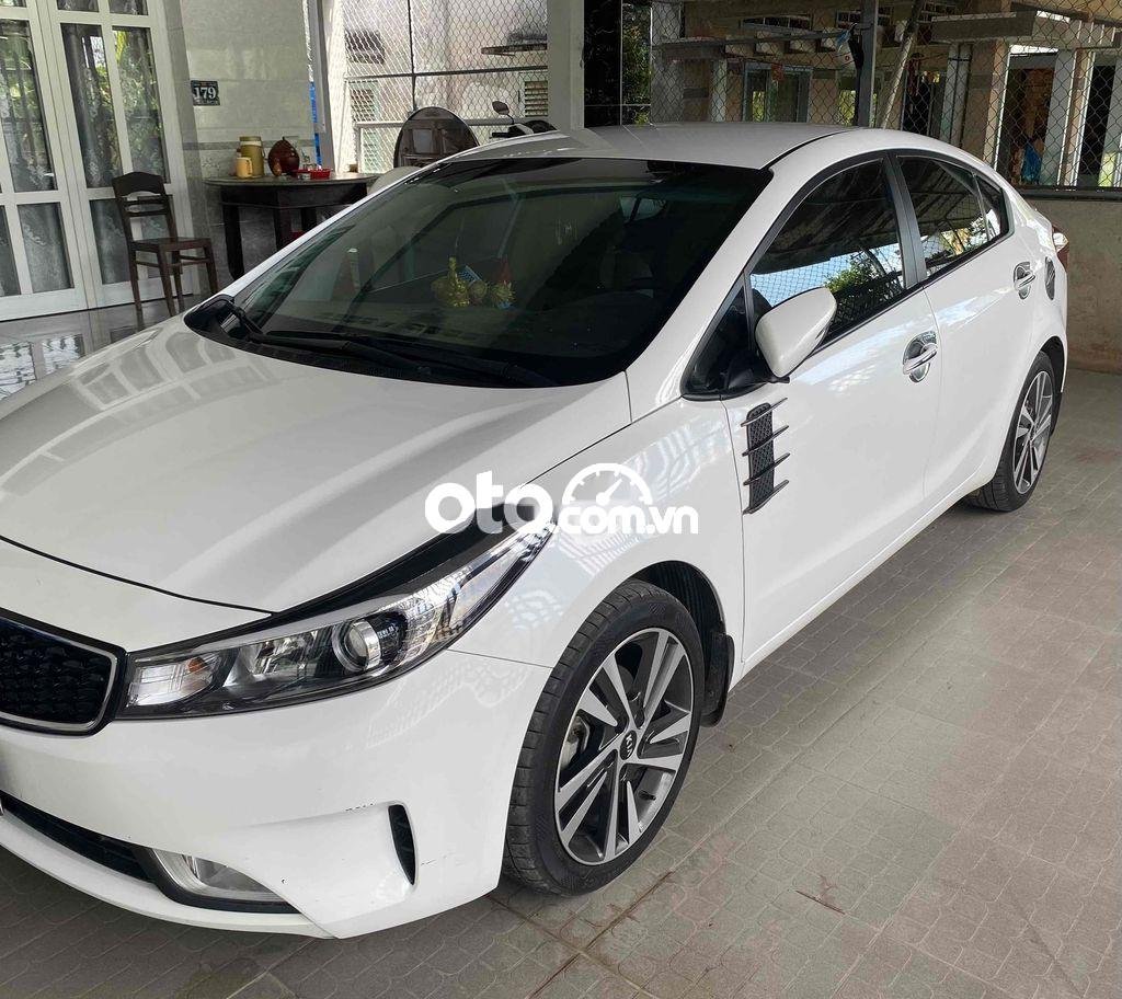 Kia Cerato 2018 - Xe màu trắng