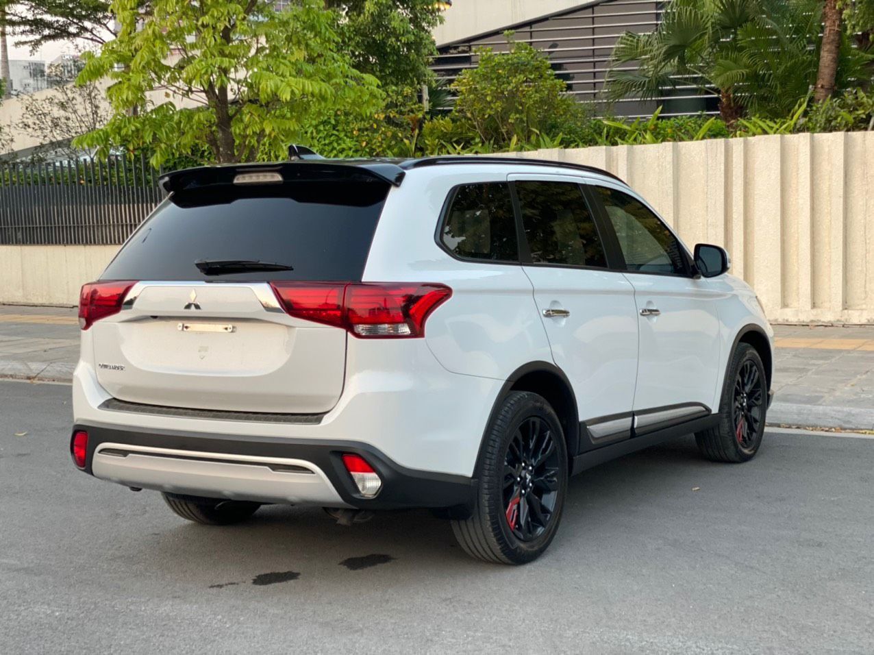 Mitsubishi Outlander 2021 - Xe đi được 4 vạn zin, biển tỉnh