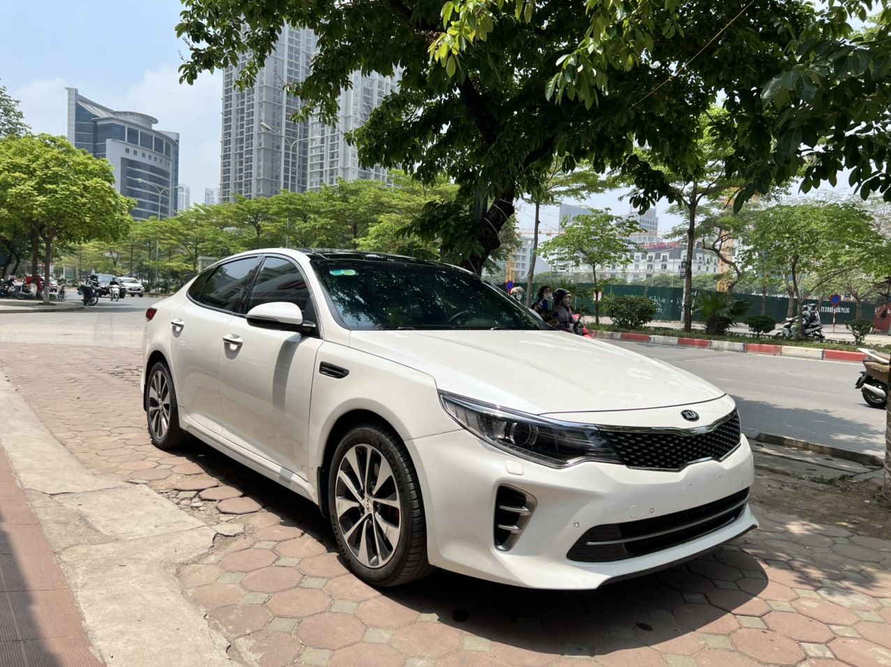 Kia Optima 2016 - Màu trắng