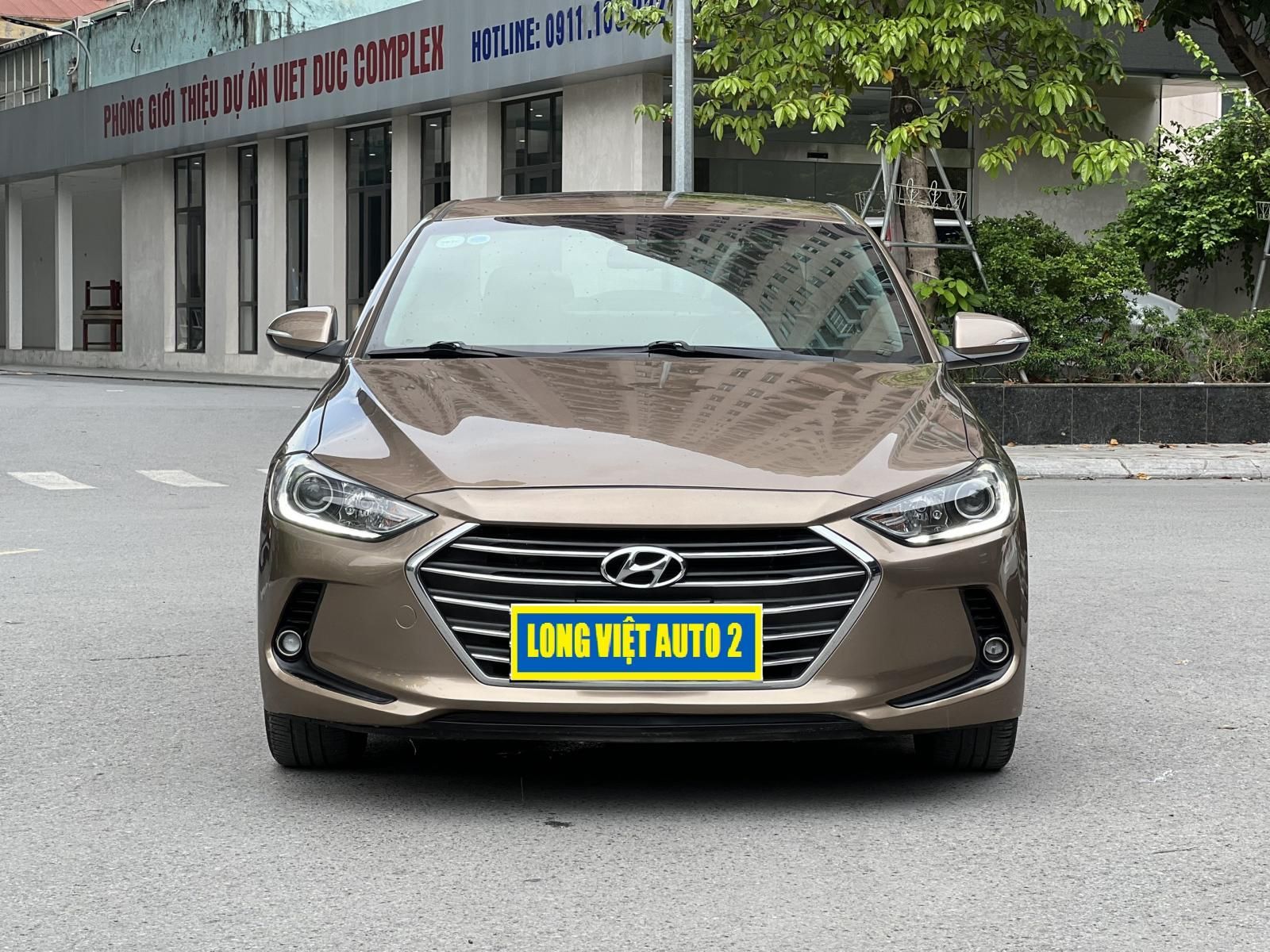 Hyundai Elantra 2017 - Màu vàng cát