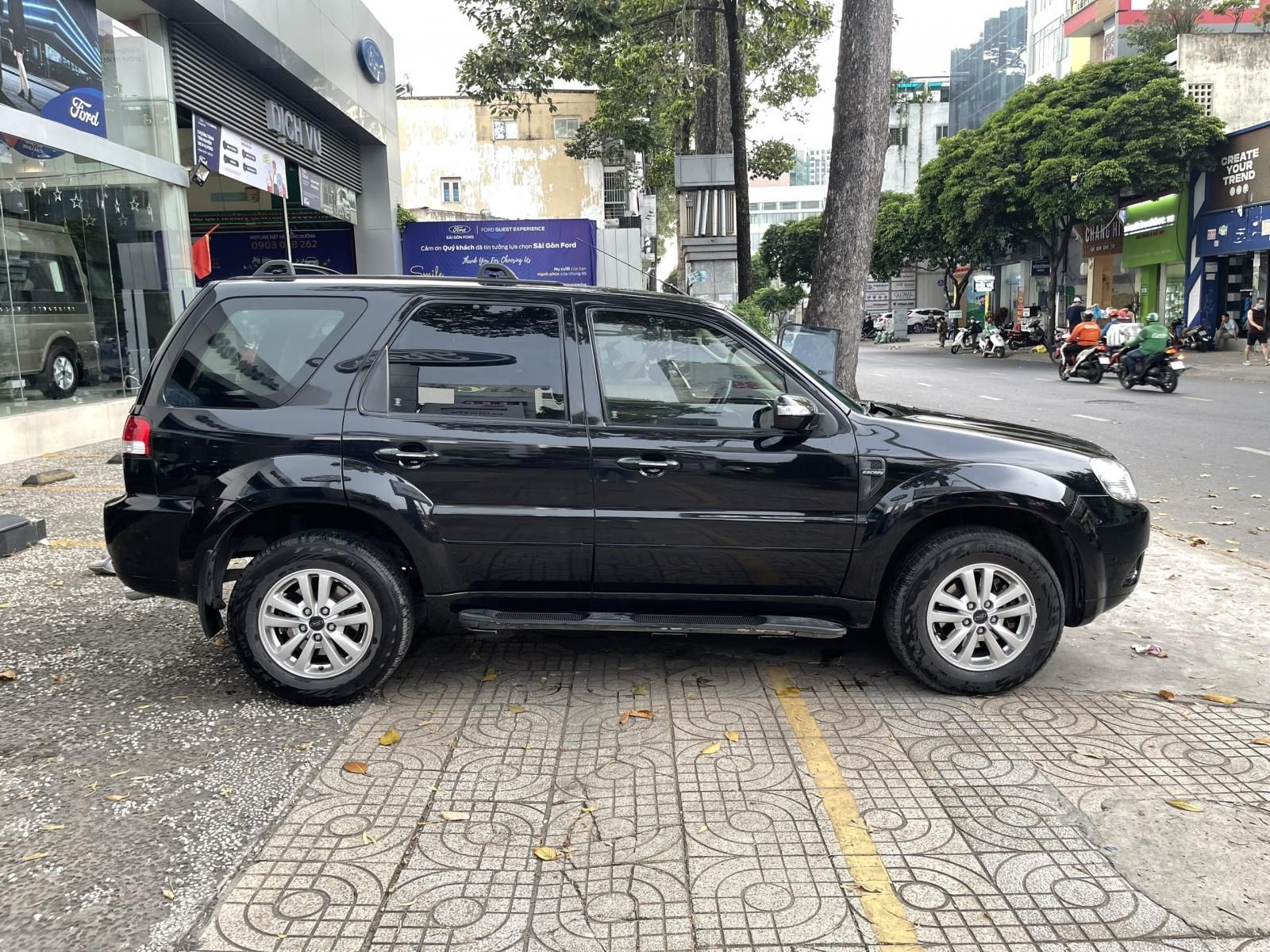 Ford Escape 2012 - Xe màu đen, 365 triệu