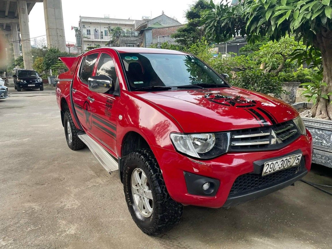 Mitsubishi Triton 2012 - Máy xăng 2 cầu, số sàn