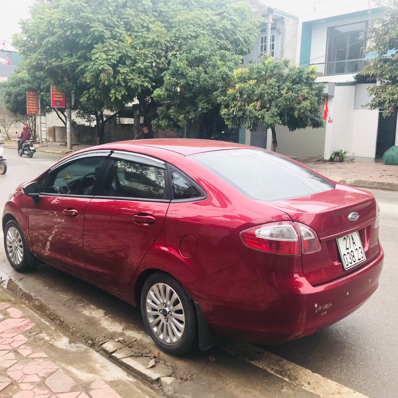 Ford Fiesta 2011 - Bán xe màu đỏ