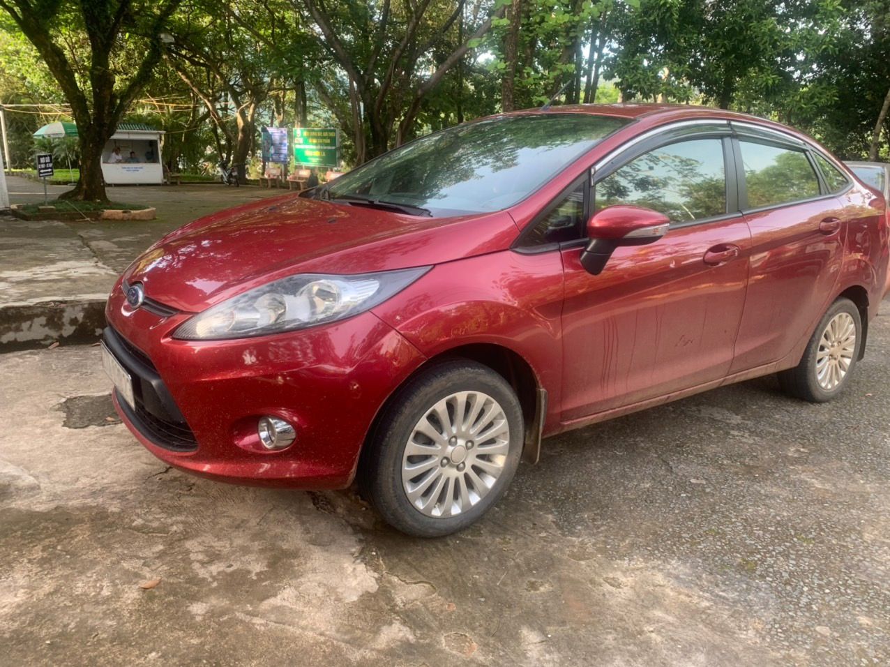 Ford Fiesta 2011 - Bán xe màu đỏ