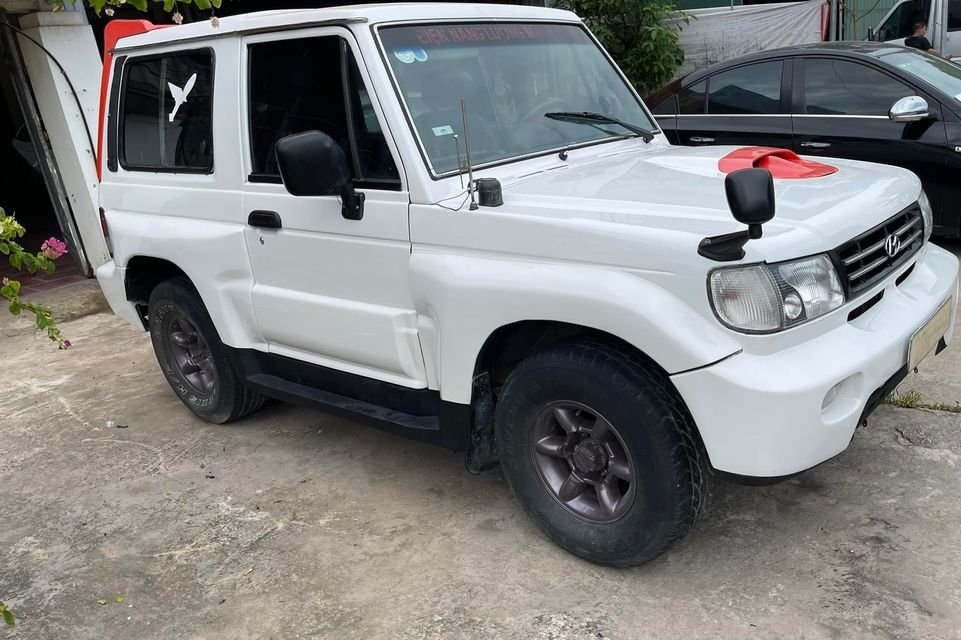 Hyundai Galloper 2001 - Màu trắng số sàn