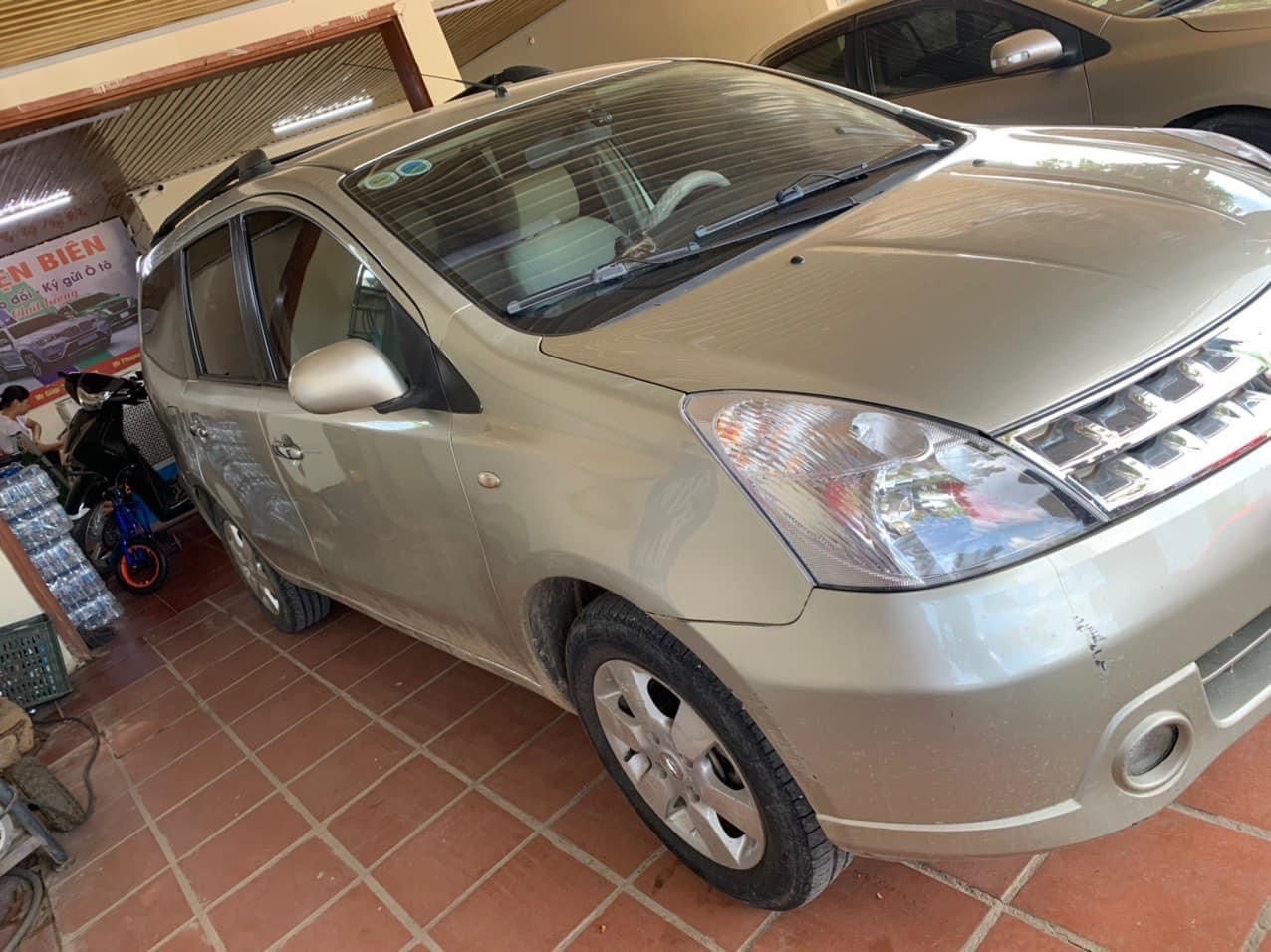 Nissan Grand livina 2011 - Xe còn mới giá tốt 205tr