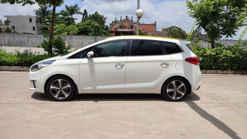 Kia Rondo 2014 - Màu trắng, nhập khẩu