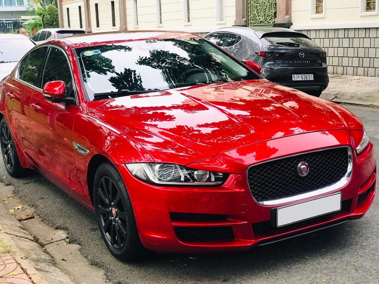 Jaguar XE 2011 - Xe màu đỏ, xe nhập