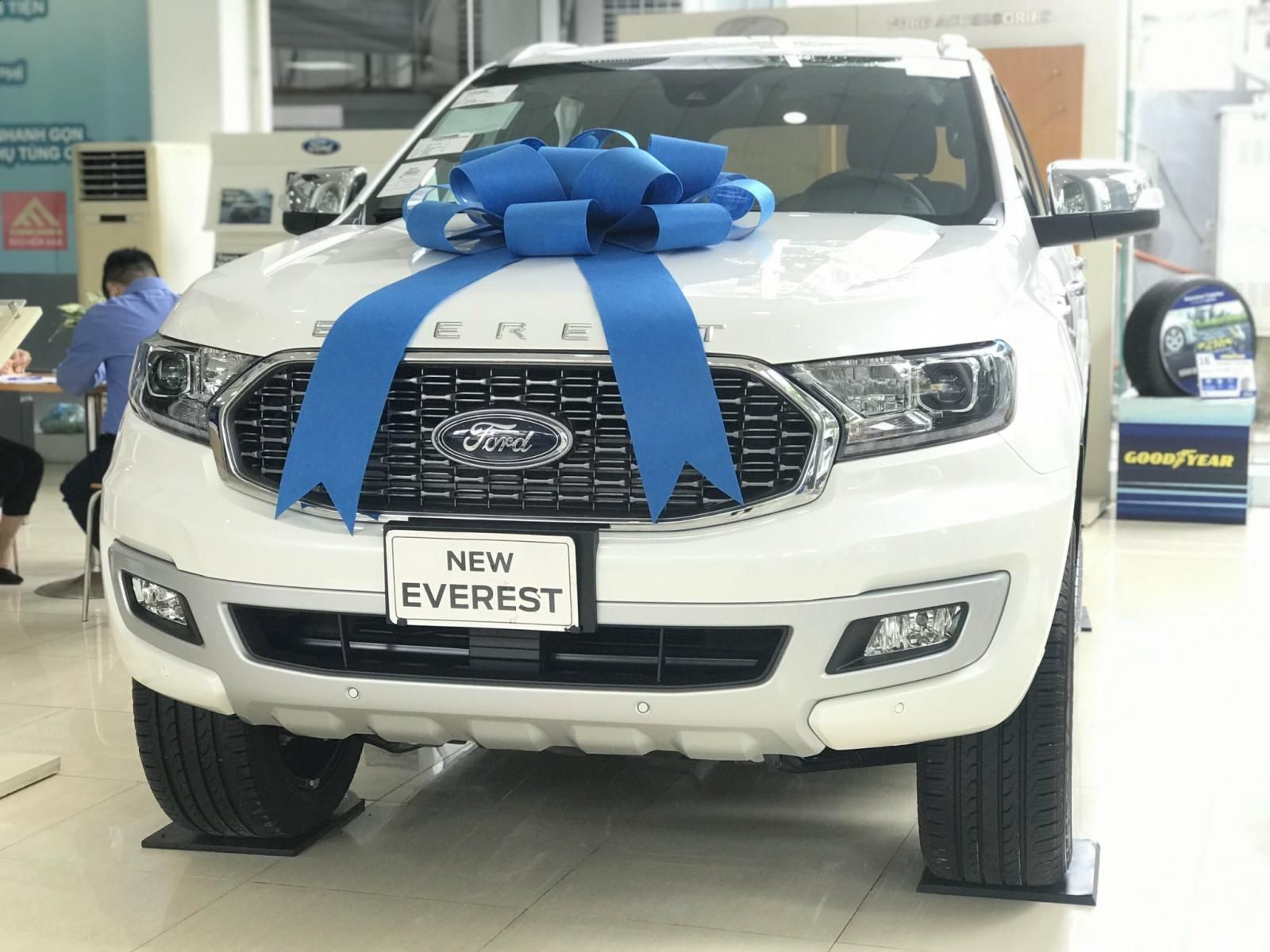 Ford Everest 2022 - Trắng, sẵn xe - Ký ngay giảm trực tiếp tiền mặt tặng phụ kiện - Trả trước 20% nhận xe, thủ tục đơn giản, giao xe tận nơi