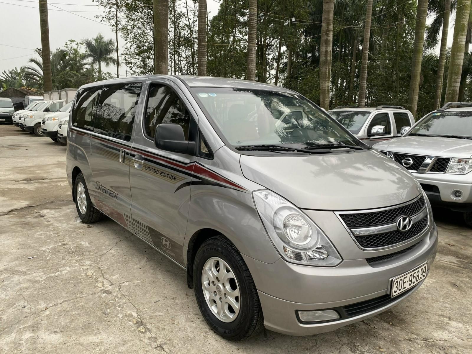 Hyundai Grand Starex 2015 - Bán xe 9 chỗ, máy xăng, số sàn