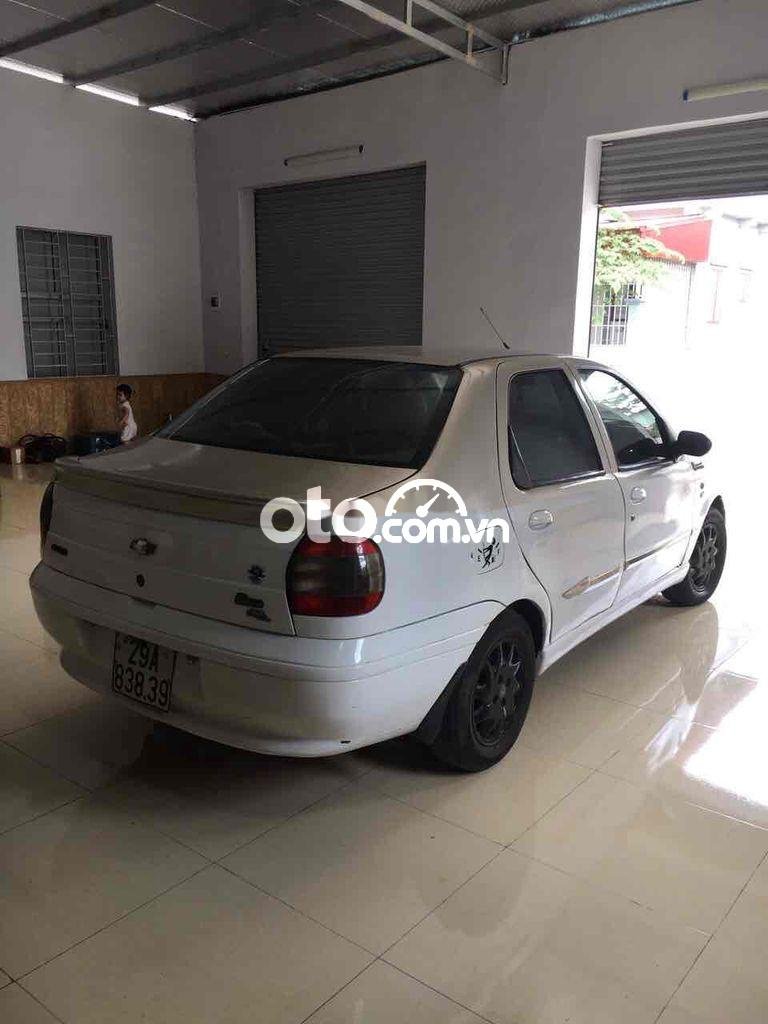 Fiat Siena 2000 - Xe màu trắng