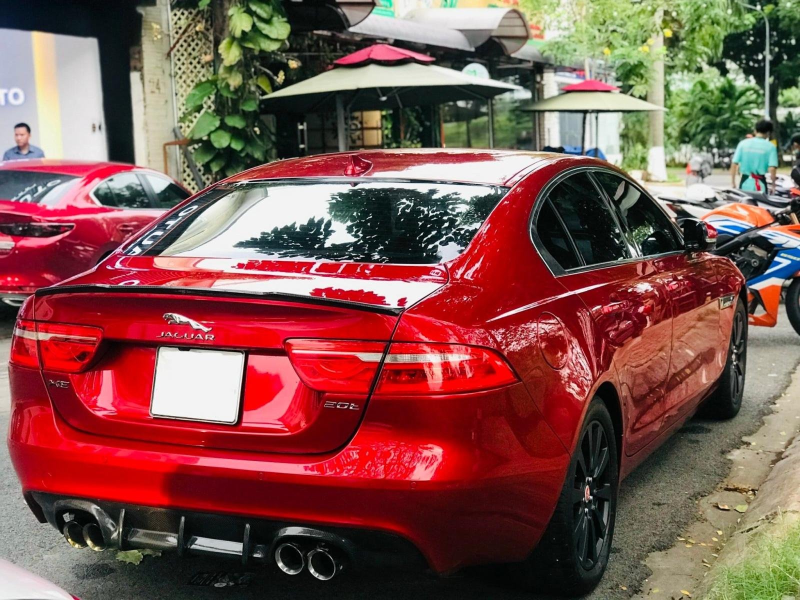 Jaguar XE 2011 - Xe màu đỏ, xe nhập