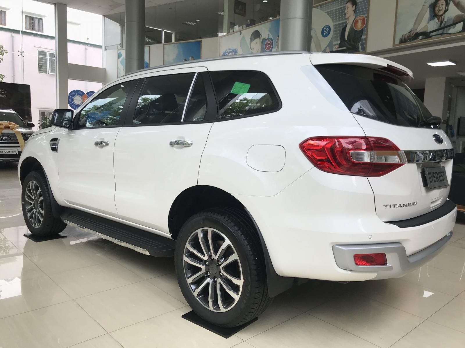 Ford Everest 2022 - Trắng, sẵn xe - Ký ngay giảm trực tiếp tiền mặt tặng phụ kiện - Trả trước 20% nhận xe, thủ tục đơn giản, giao xe tận nơi