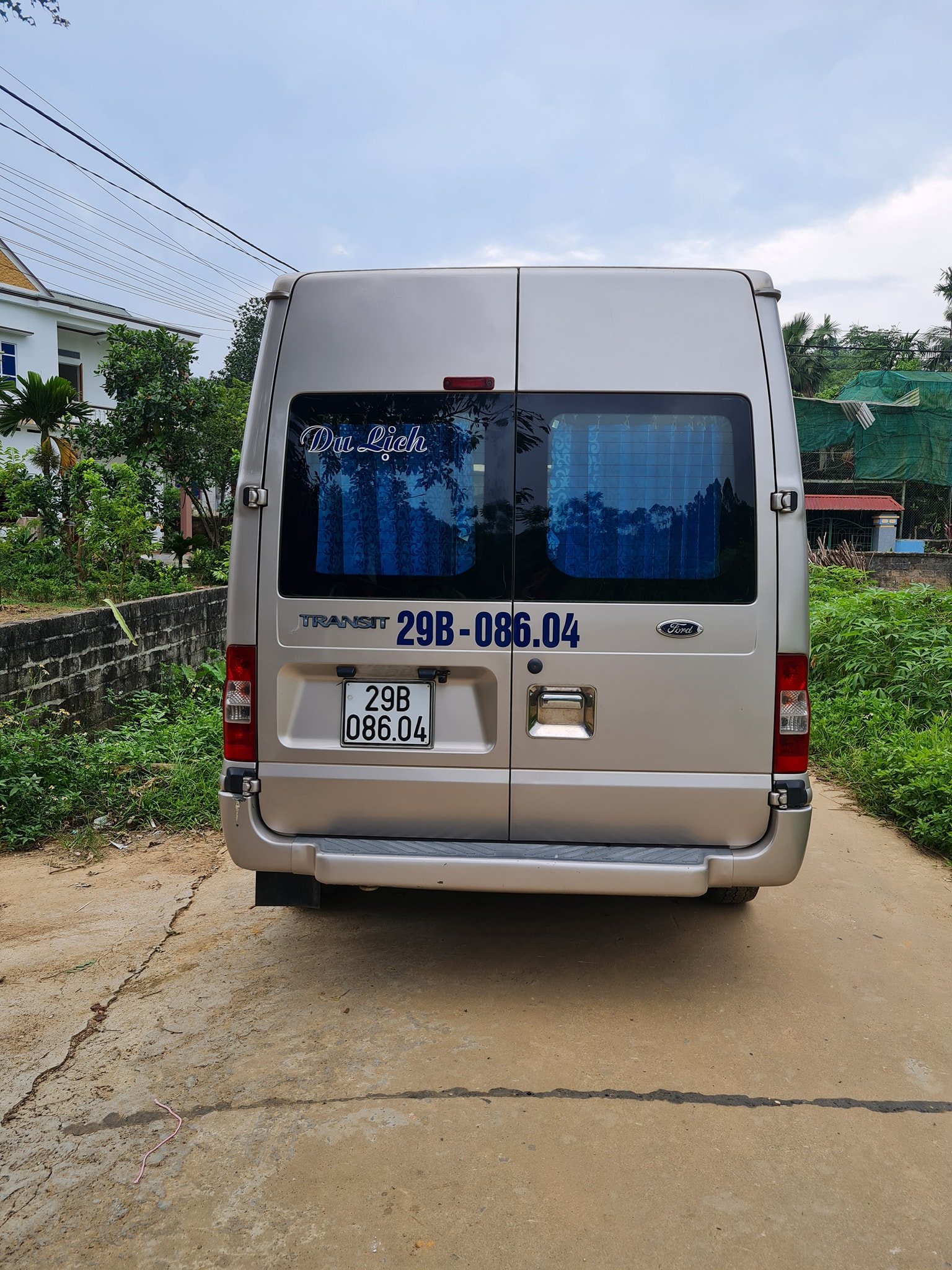 Ford Transit 2009 - Xe màu ghi vàng