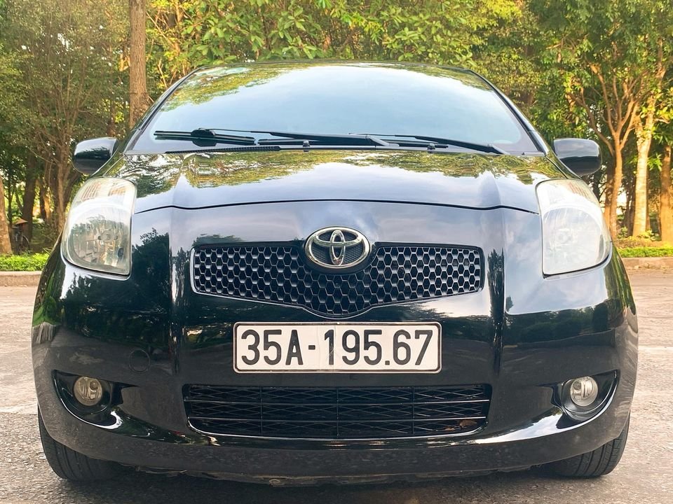 Toyota Yaris 2008 - Màu đen, nhập khẩu