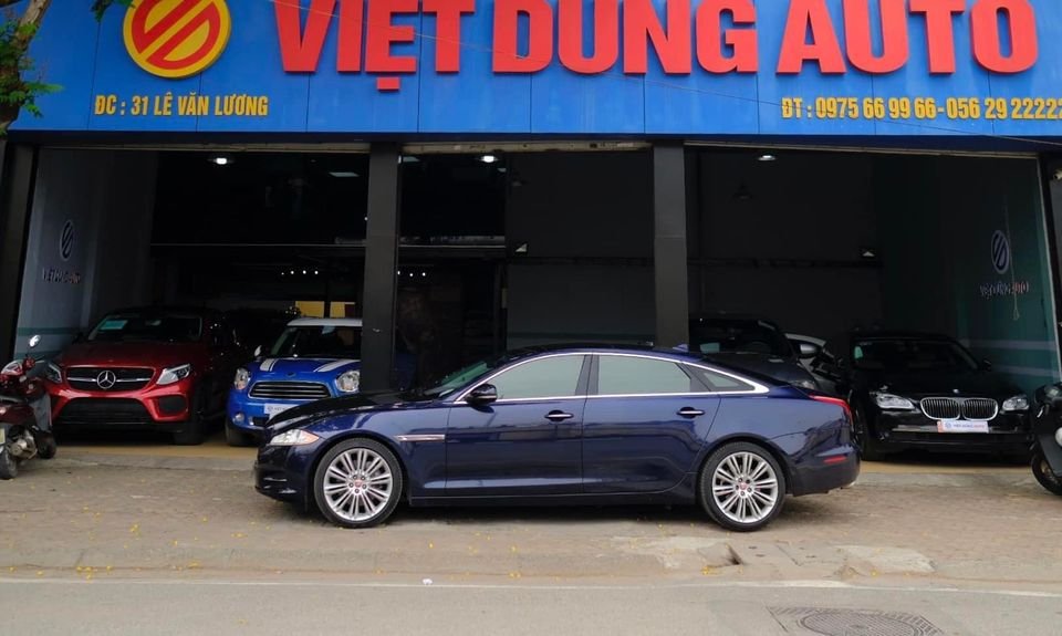 Jaguar XJL 2015 - Màu xanh lam, nhập khẩu