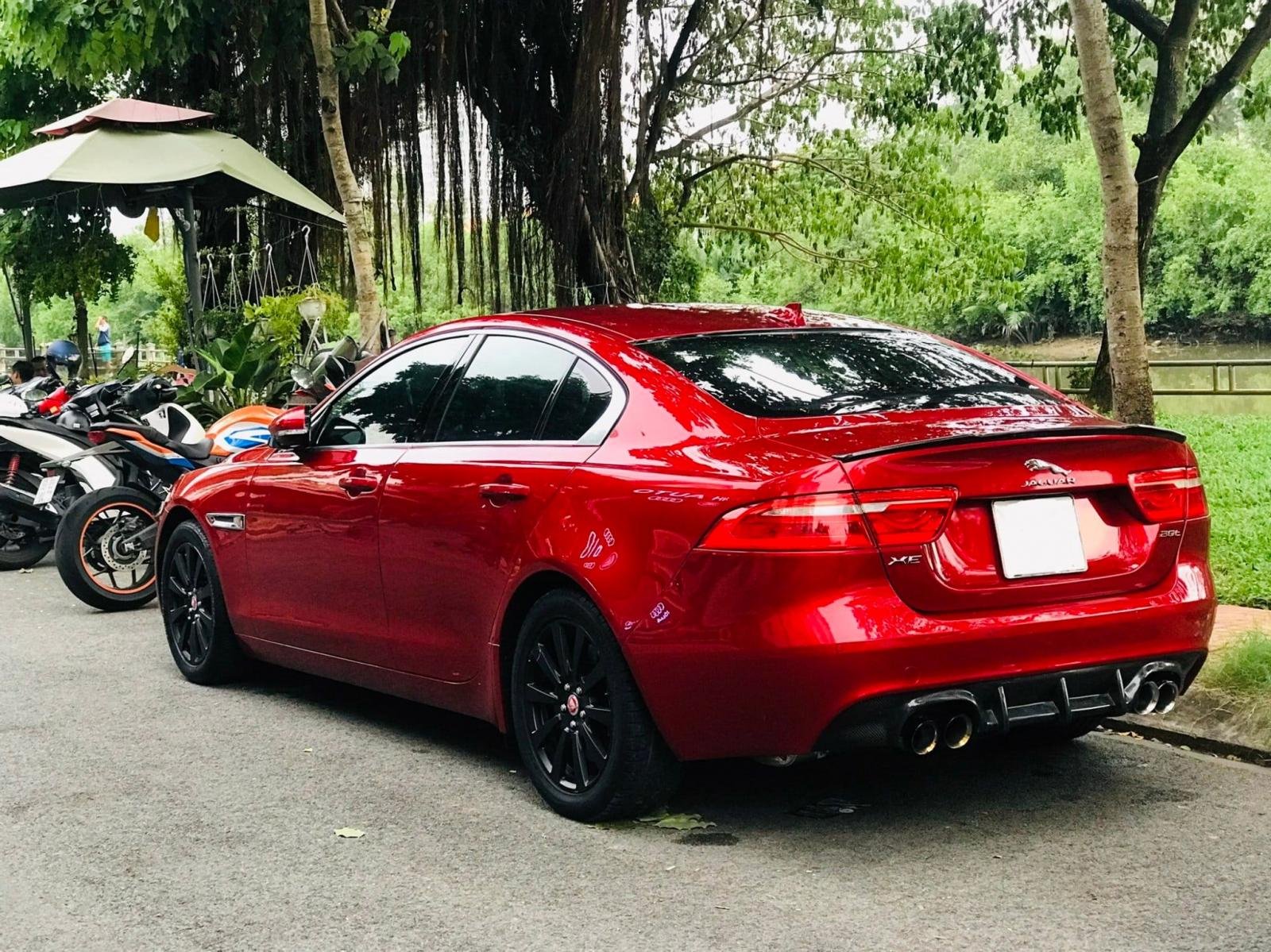 Jaguar XE 2011 - Xe màu đỏ, xe nhập