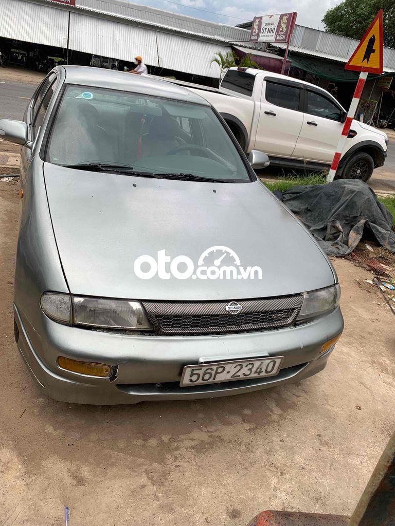 Nissan Bluebird 1993 - Màu bạc, xe nhập