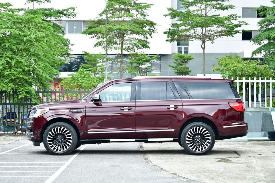 Lincoln Navigator 2021 - Màu đỏ, xe nhập