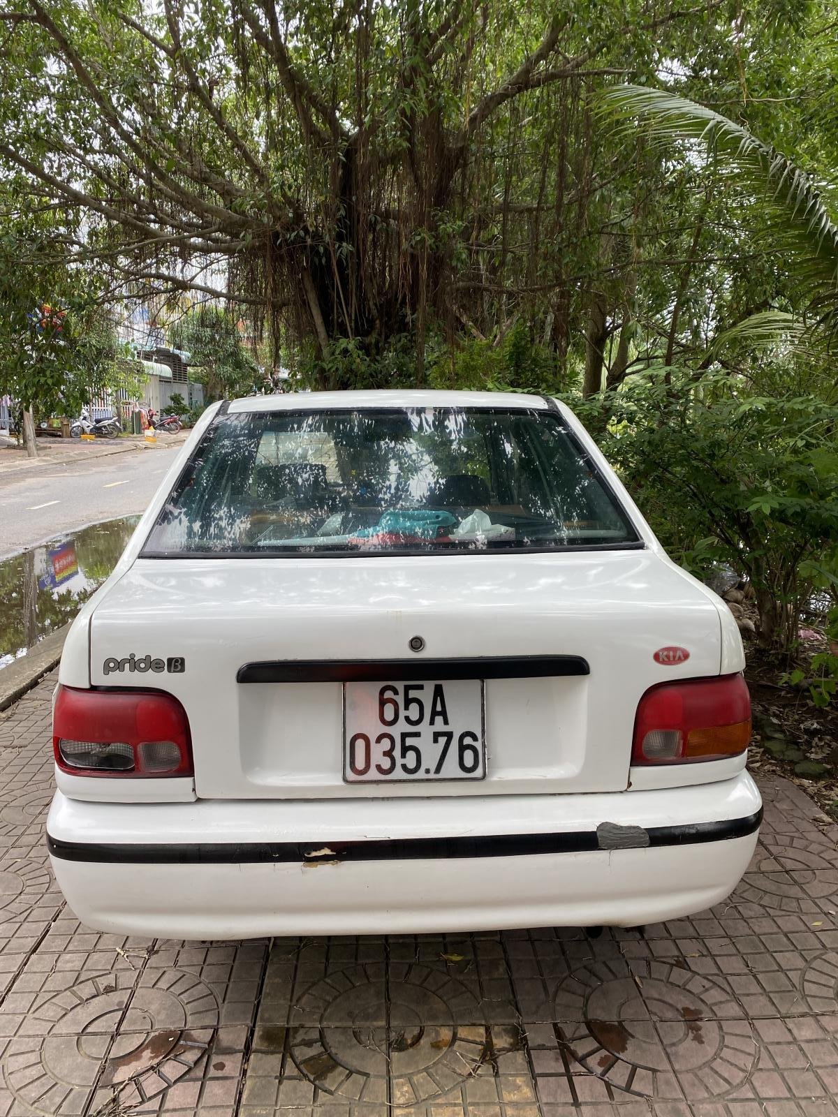 Kia Pride 1995 - Cần bán xe màu trắng