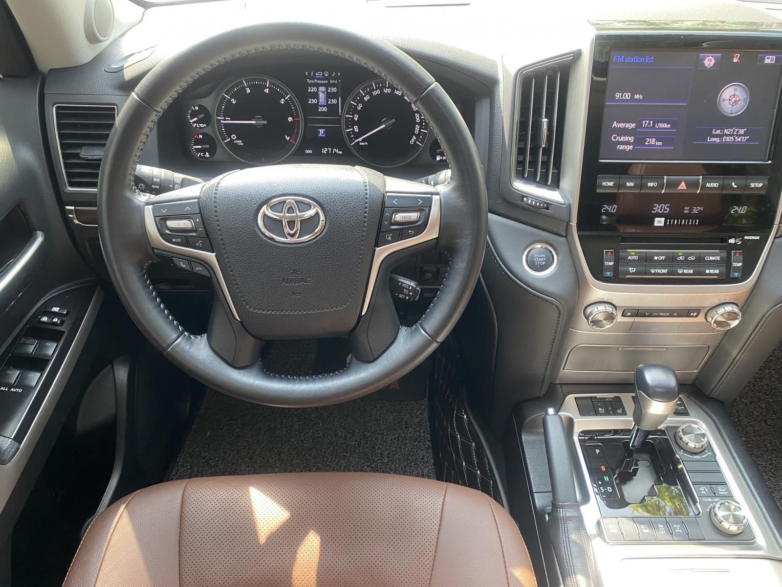 Toyota Land Cruiser 2020 - Xe màu trắng