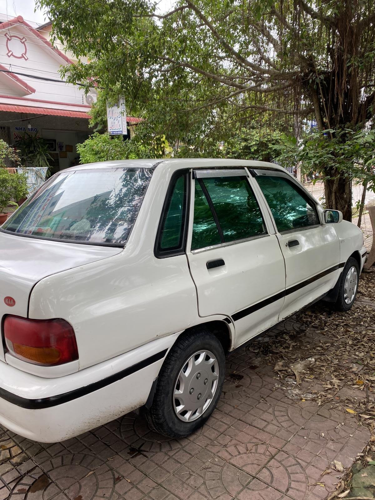 Kia Pride 1995 - Cần bán xe màu trắng