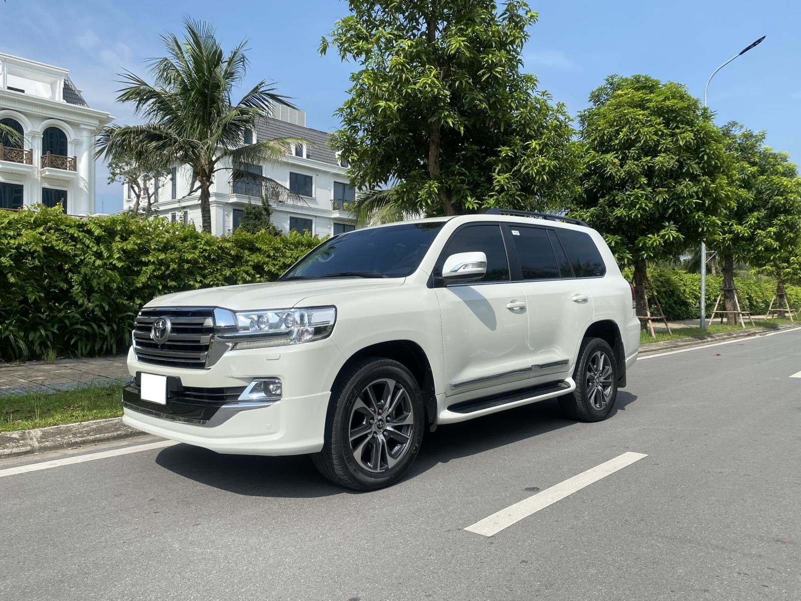 Toyota Land Cruiser 2020 - Xe màu trắng