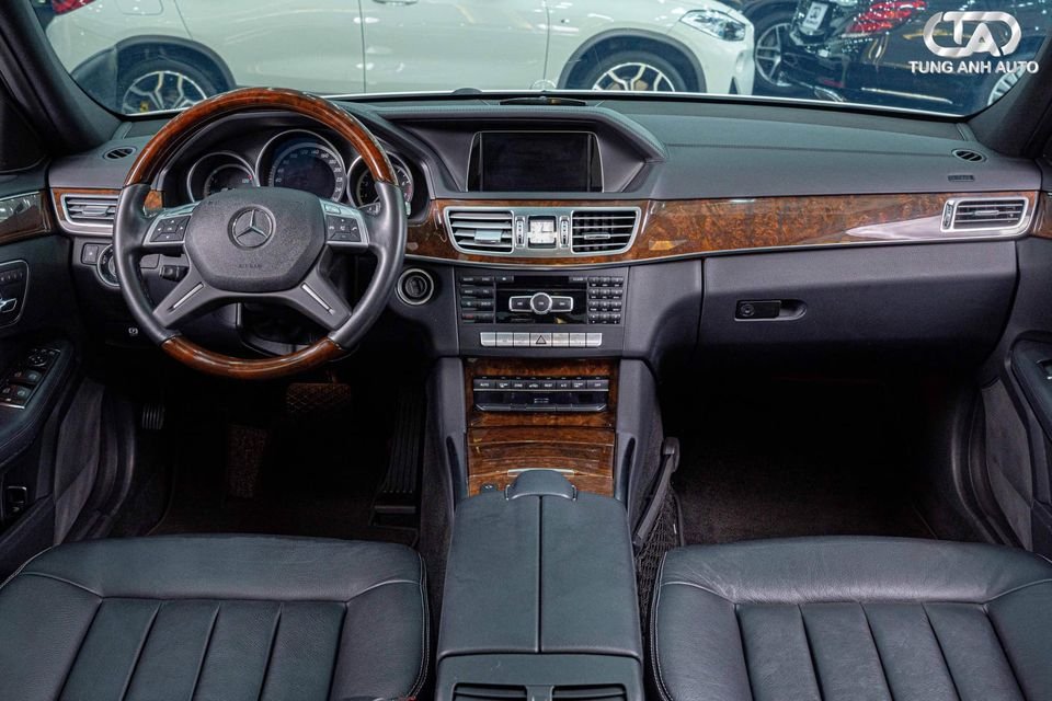 Mercedes-Benz E400 2013 - Màu trắng, xe nhập