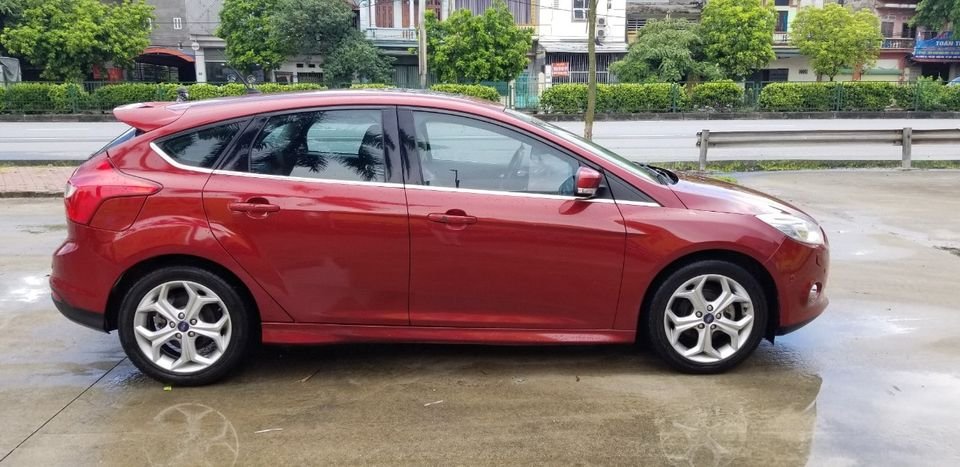 Ford Focus 2014 - Màu đỏ, nhập khẩu số tự động, 425tr