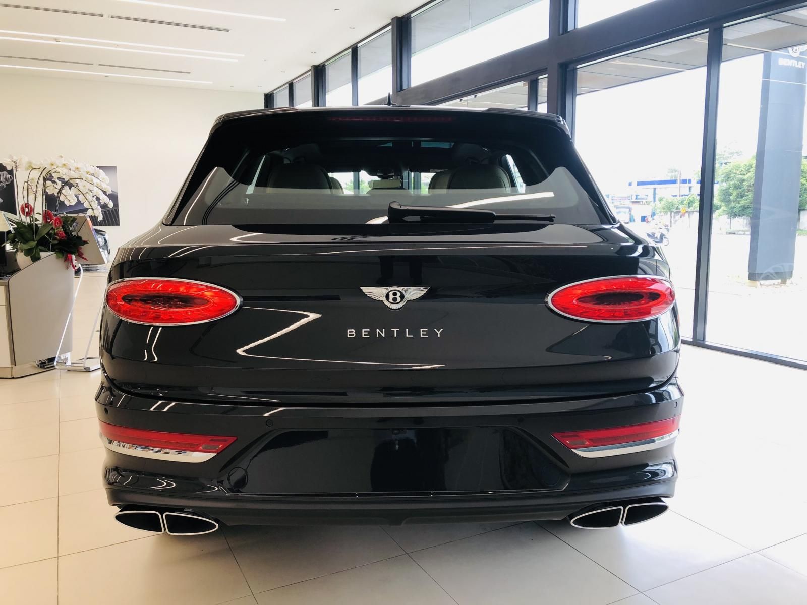 Bentley Bentayga 2021 - Xe chính hãng sang trọng, option cao, giao ngay tháng 7