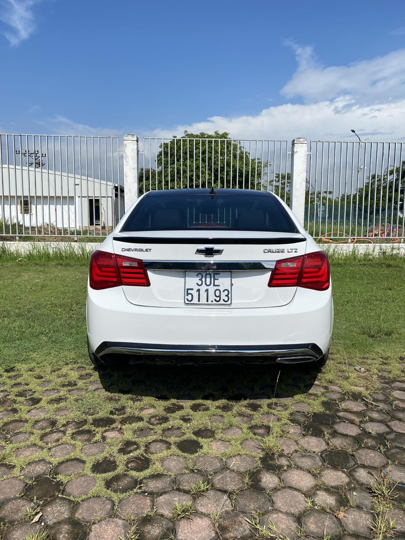 Chevrolet Cruze 2015 - Xe màu trắng