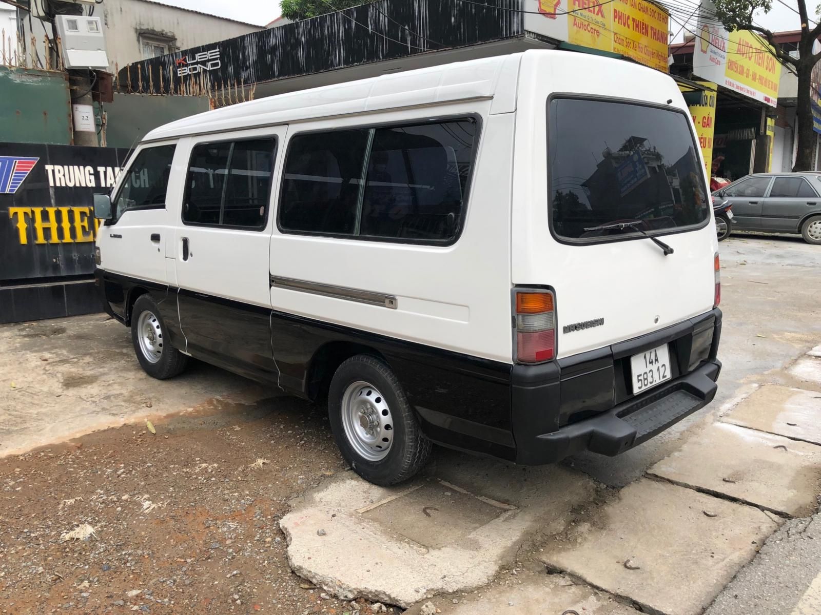 Mitsubishi L300 2001 - Xe màu trắng