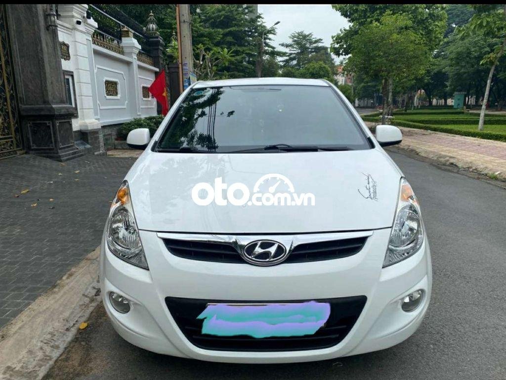 Hyundai i20 2011 - Màu trắng, nhập khẩu nguyên chiếc