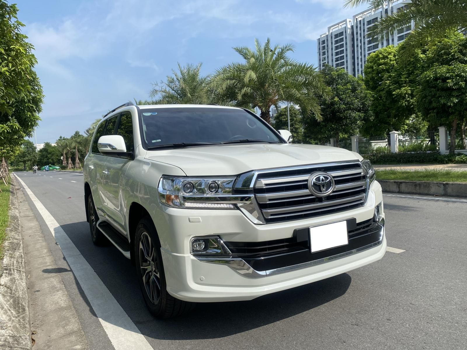 Toyota Land Cruiser 2020 - Xe màu trắng