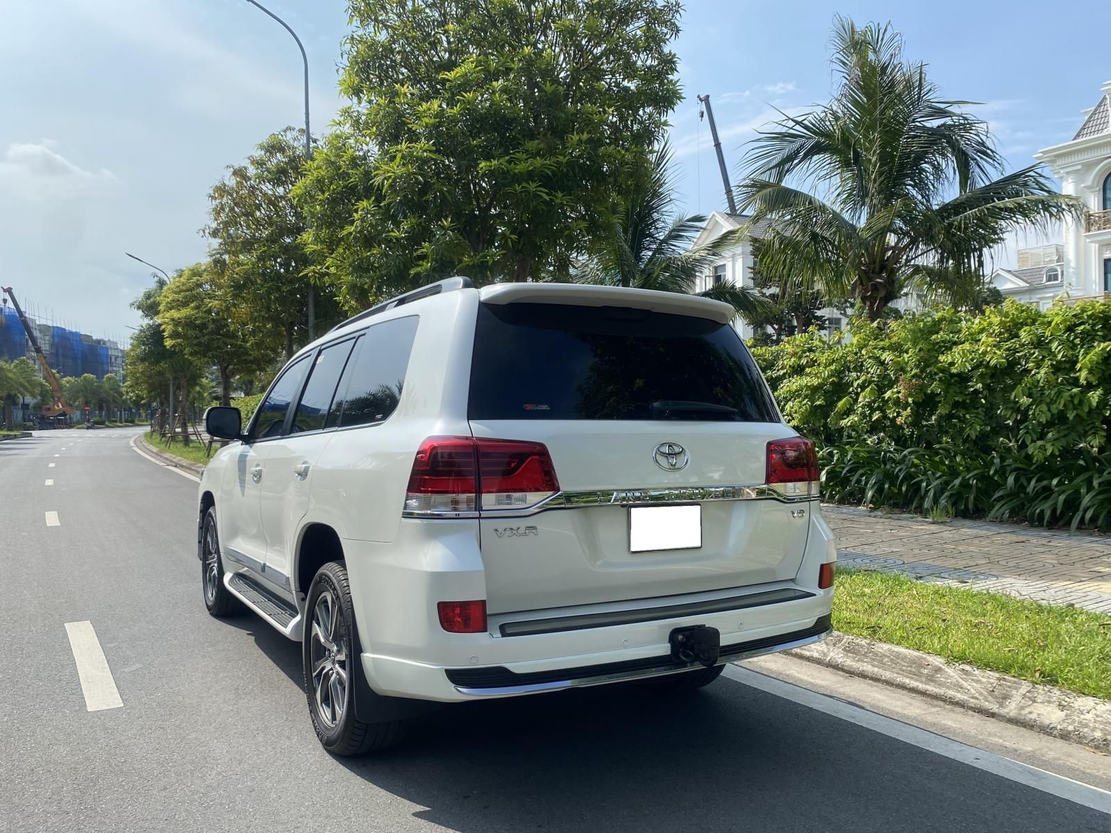 Toyota Land Cruiser 2020 - Xe màu trắng