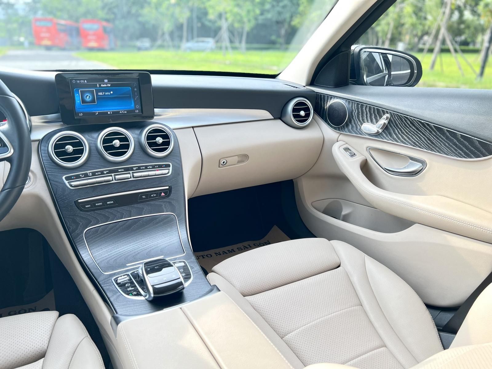 Mercedes-Benz C200 2019 - Xe Đức, máy bốc, mới như trong hãng