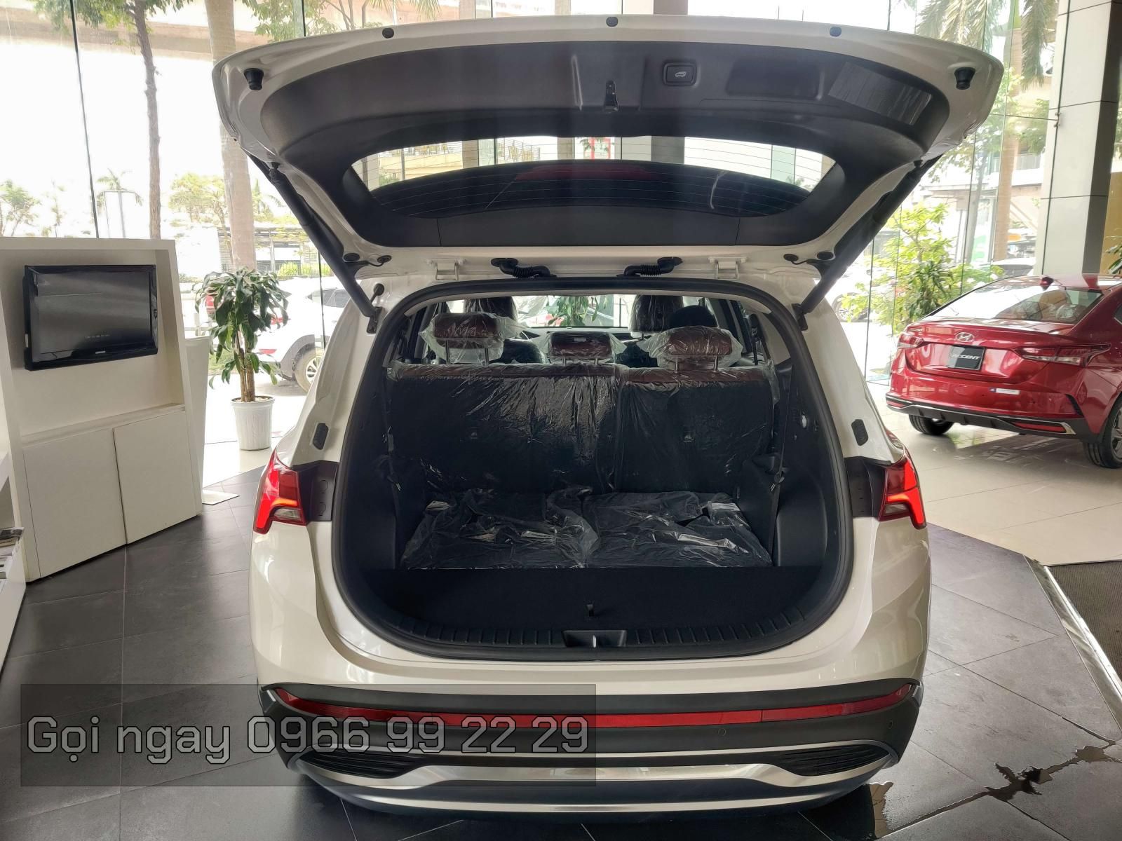 Hyundai Santa Fe 2022 - Sẵn xe giao ngay 2 màu đen trắng giao ngay tháng 12/2022 -- Tặng ngay Smart tivi Samsung 43 inch đón Tết