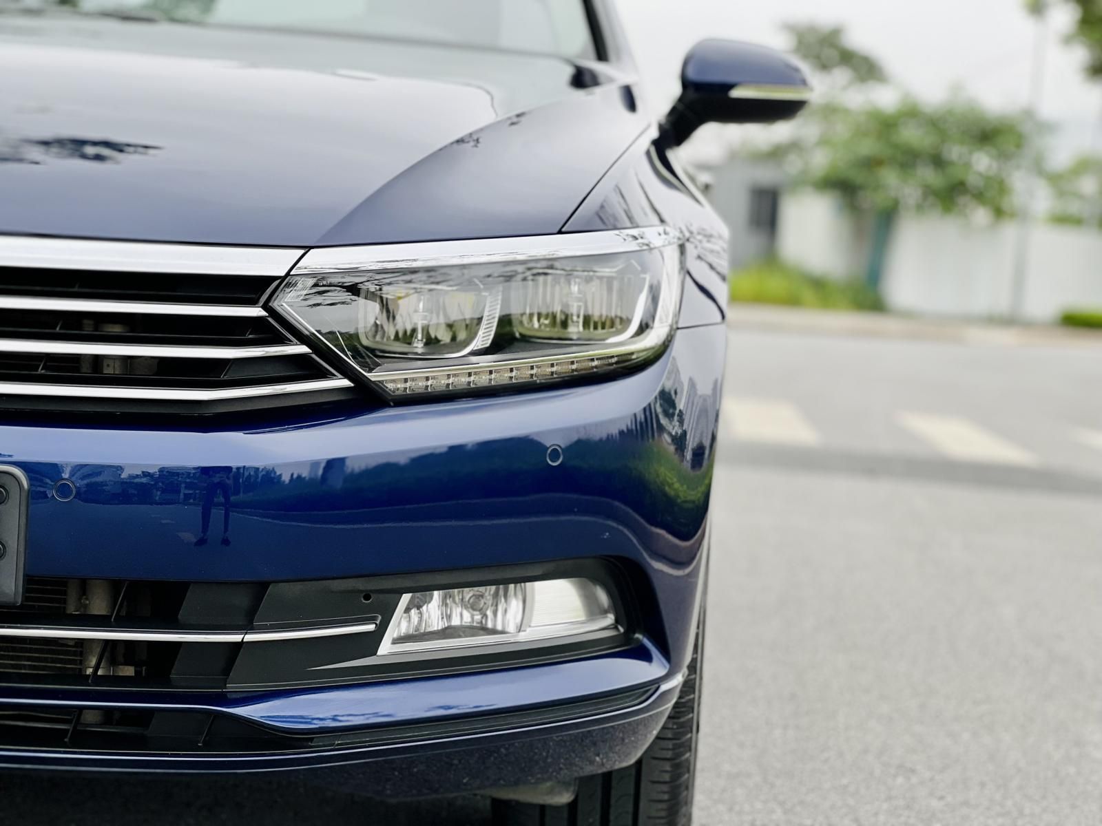 Volkswagen Passat 2018 - Màu xanh lam, nhập khẩu nguyên chiếc