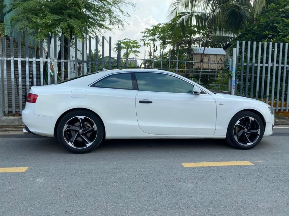 Audi A5 2011 - Màu trắng, 535 triệu