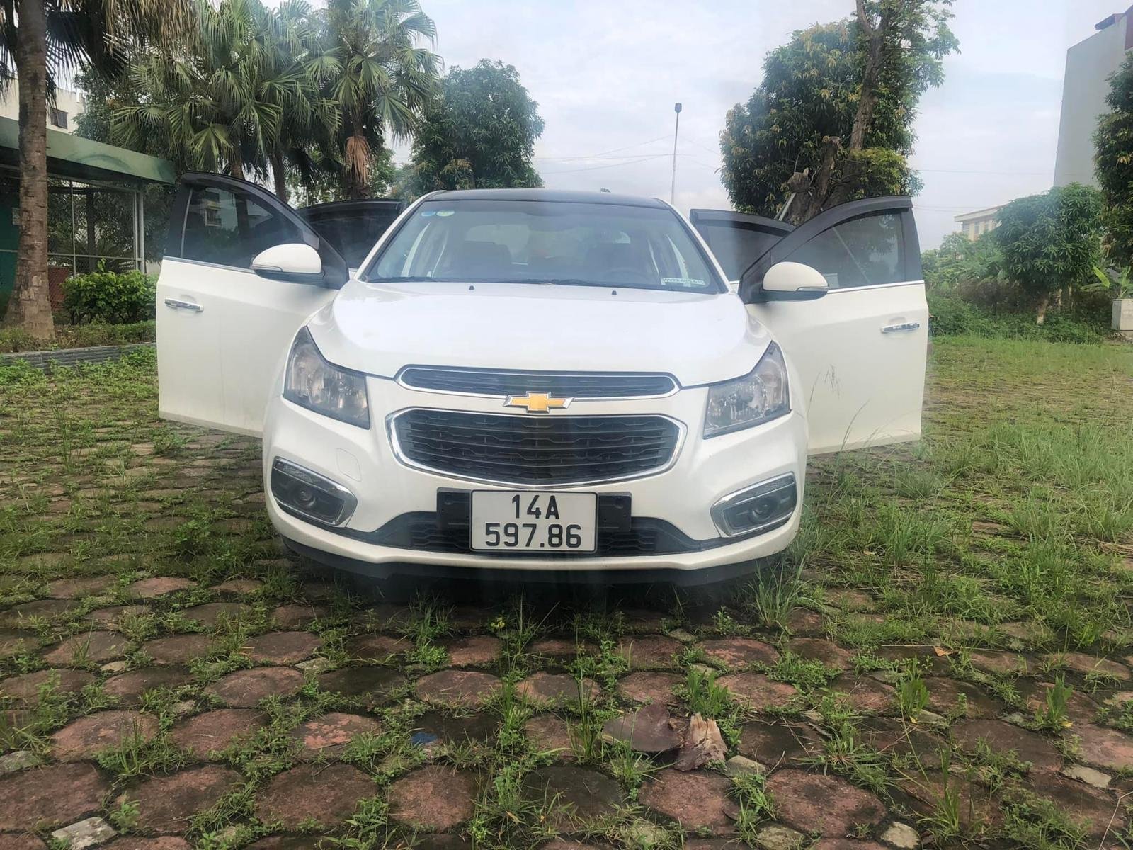 Chevrolet Cruze 2017 - Màu trắng, số sàn giá ưu đãi