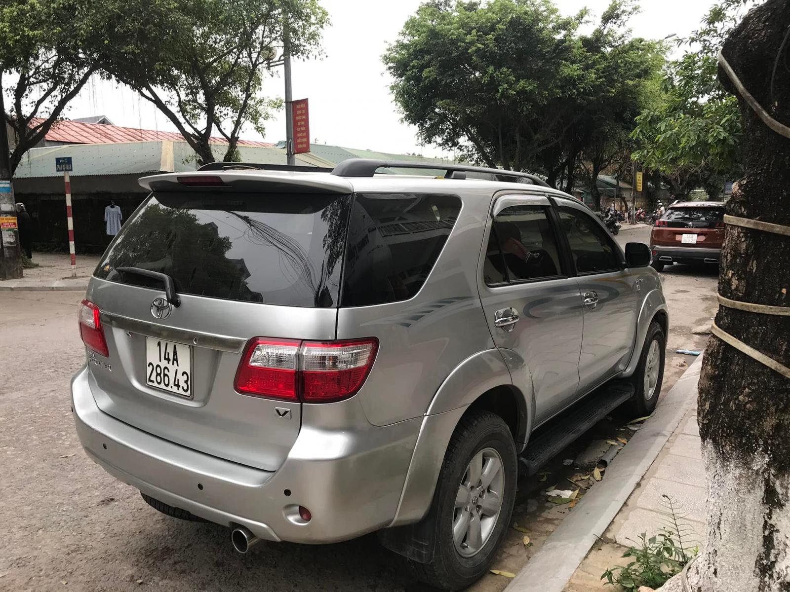 Toyota Fortuner 2009 - Màu bạc, 340 triệu