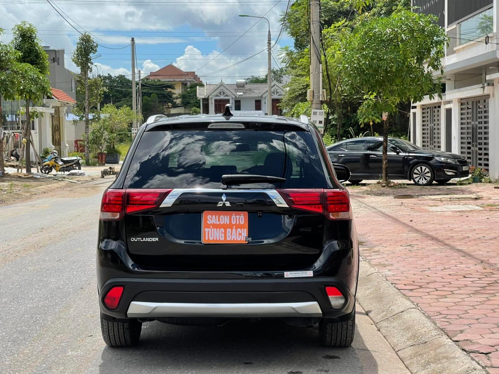 Mitsubishi Outlander 2019 - Màu đen