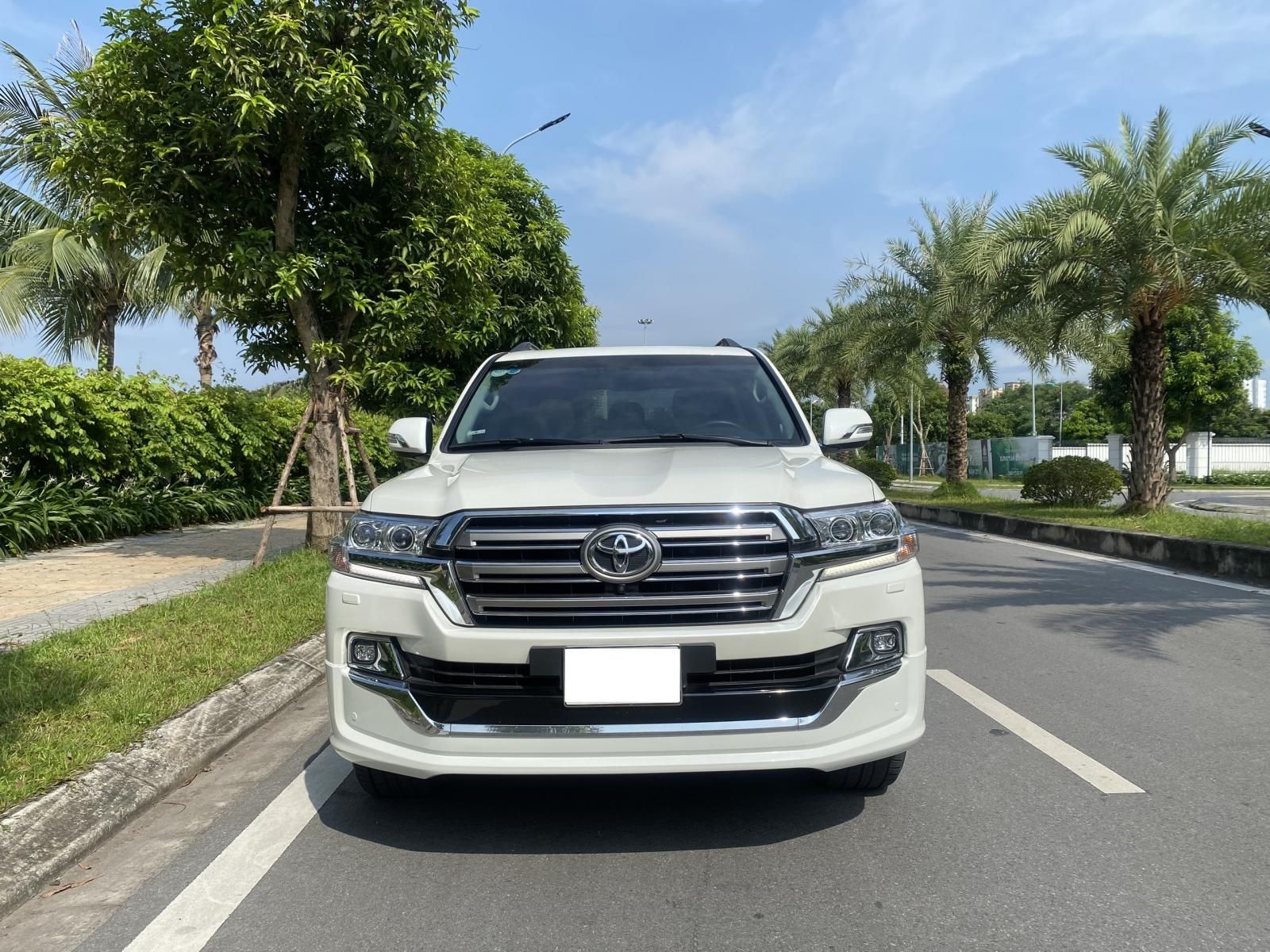 Toyota Land Cruiser 2020 - Xe màu trắng