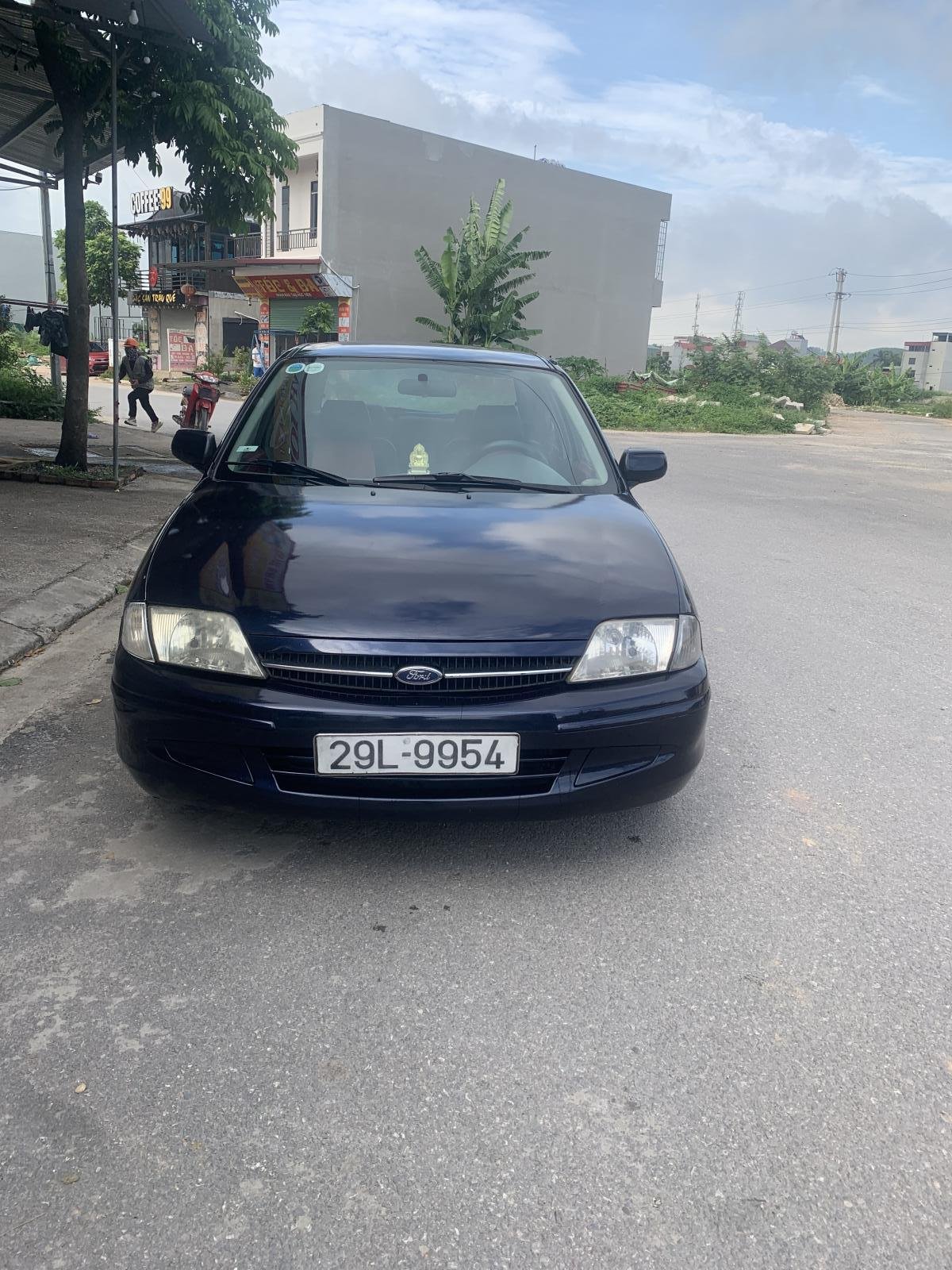 Ford Laser 2000 - Giá 76 triệu